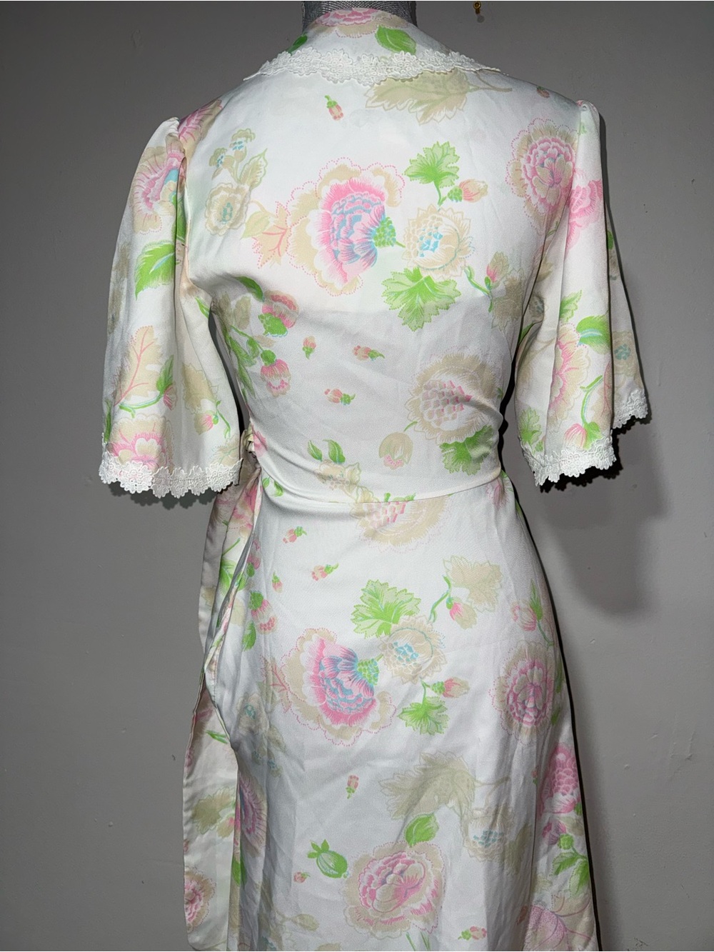 Vintage 1980s Cristian Dior Robe — Cream with Pink & Green - Picture 6 of 8